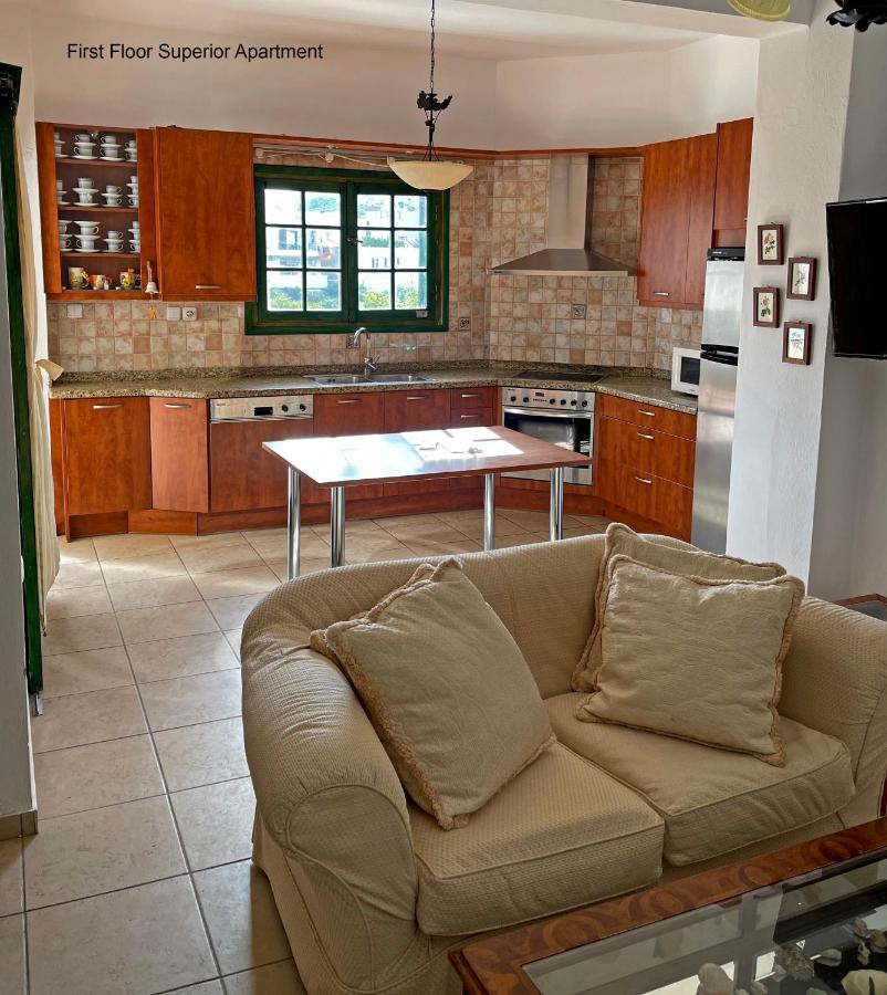 Ocean Village Apartments Agia Pelagia  Buitenkant foto